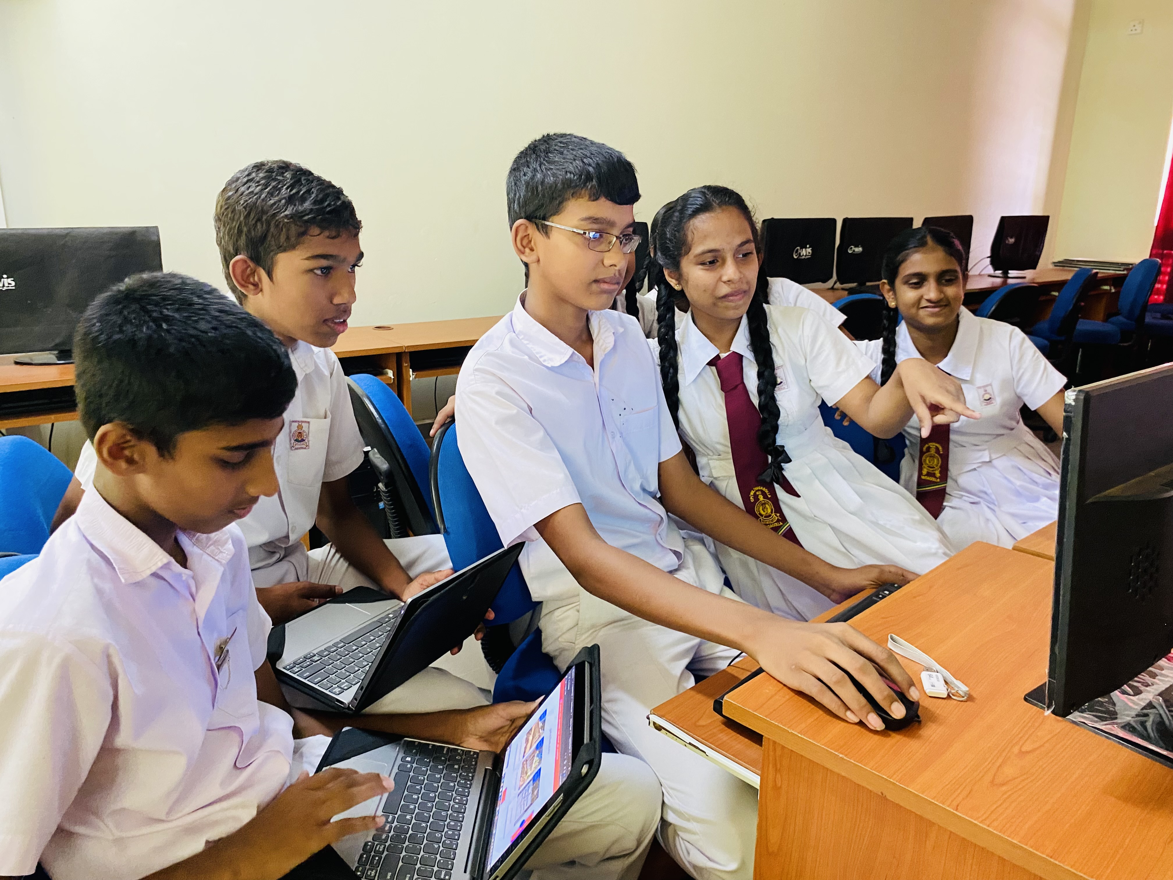 වෙබ් අඩවි සංවර්ධන කණ්ඩායම - 2024